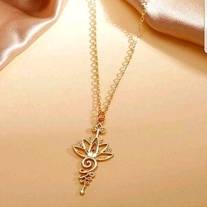 CLEARANCE 💖Floral Pendant Necklace